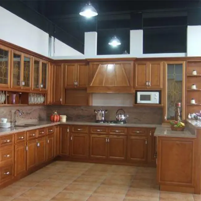 کابینت‌های چوبی لوکس با طراحی ظریف و جزئیات هنری