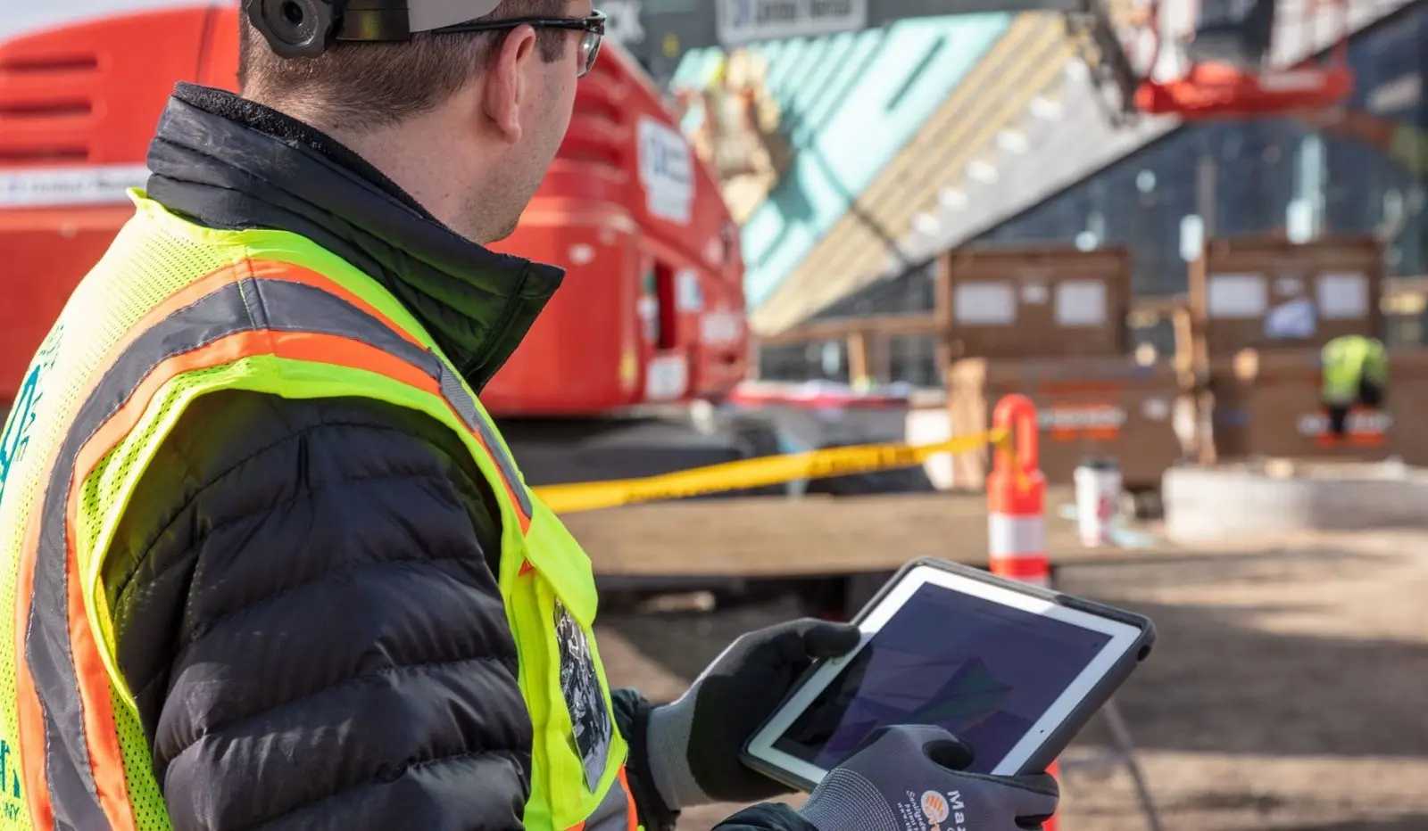 نرم‌افزار مدیریت پروژه Autodesk Construction Cloud با رابط کاربری مدرن و ابزارهای طراحی BIM