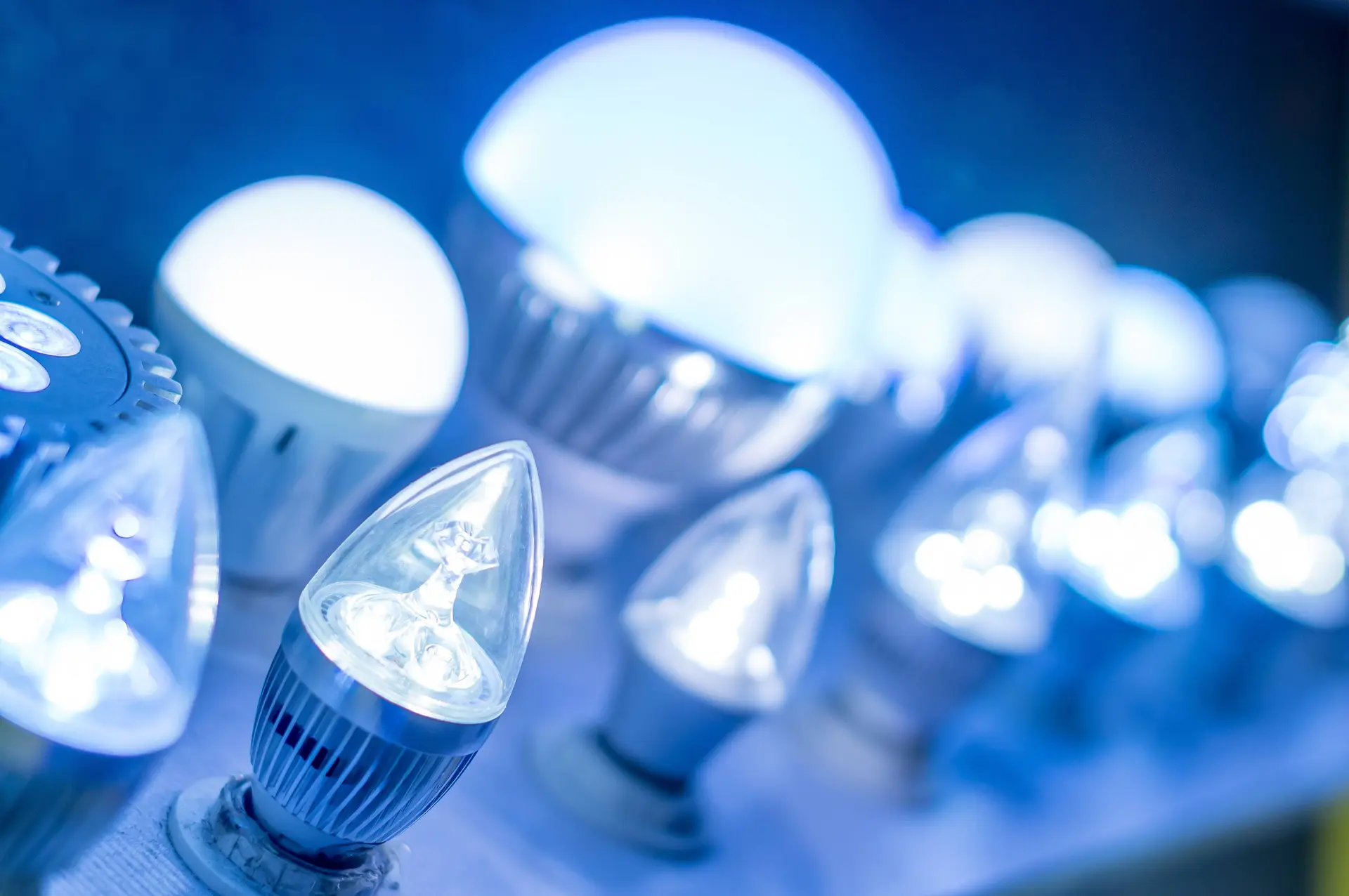 لامپهای LED هوشمند با قابلیت تنظیم شدت نور و رنگ