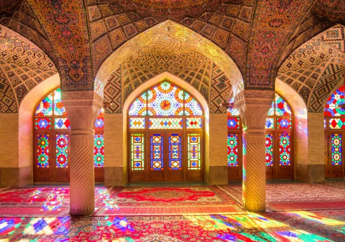 بررسی معماری ایرانی در ساختمان‌های معاصر