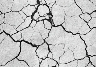 بررسی تعمیر ترک‌ها و مشکلات ساختمانی در بازسازی