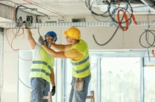 بررسی خدمات پیمانکاران تأسیسات برقی ساختمان